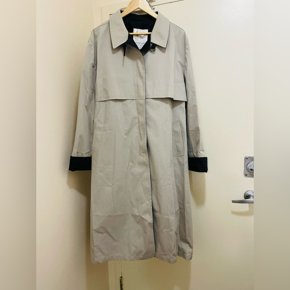 London Fog Classic Tan Trench Coat with Black Details size 20.5